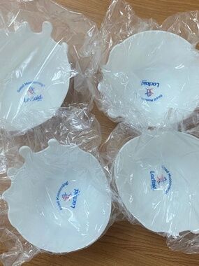 Lactaid milk splatter shaped white cereal bowls (4)